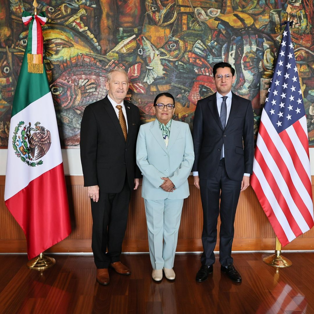 El embajador estadounidense con los secretarios de Segob y SRE. Foto: Segob